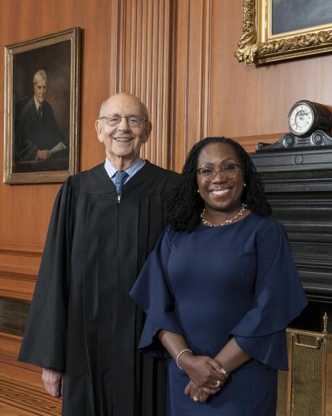 Who decides the size of the supreme court sales